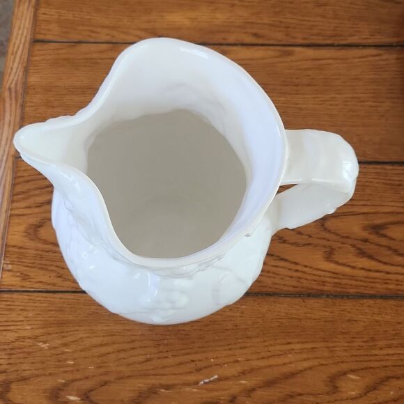 White grapes and leaves pottery pitcher made in Portugal - Picture 2 of 8